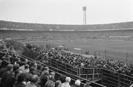 Estádio De Kuip na década 70 num Feyenoord x Ajax
