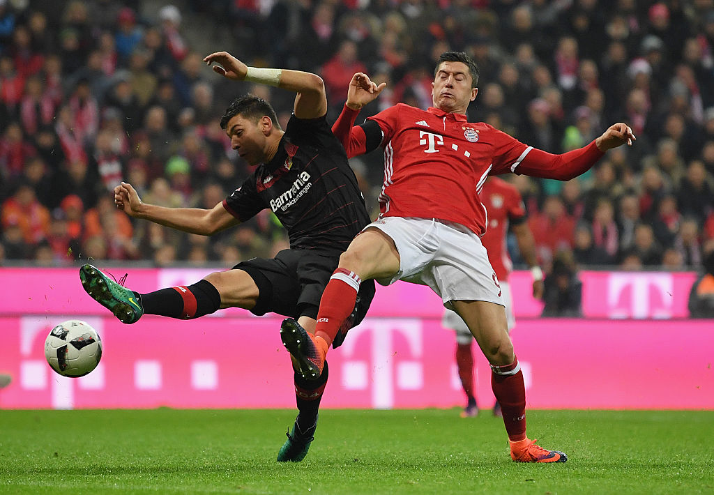 Aleksandar Dragovic Jogador Robert Lewandowski Bayern Munchen Equipa Bayer Leverkusen 1 Bundesliga 16 17 Bundesliga Photos Soccerzz Com