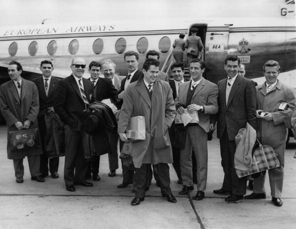 Equipa do Manchester United junta antes do voo para Munique em 1958
