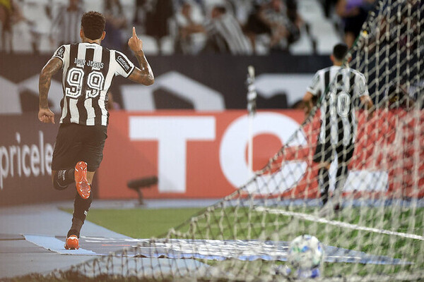 Botafogo Secures Victory Over Universidad de Chile in Copa Libertadores Clash