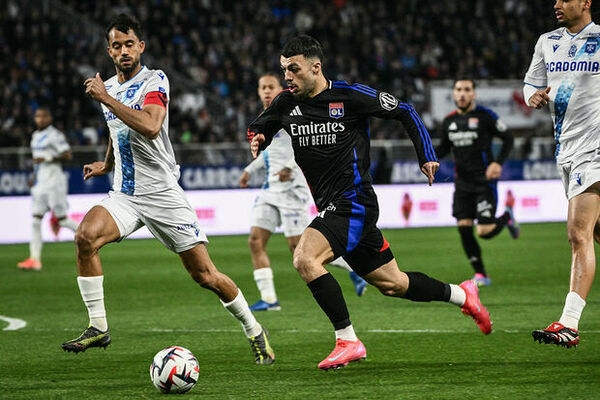 Lyon Secures Victory Against Auxerre in Ligue 1 Showdown - Match Highlights