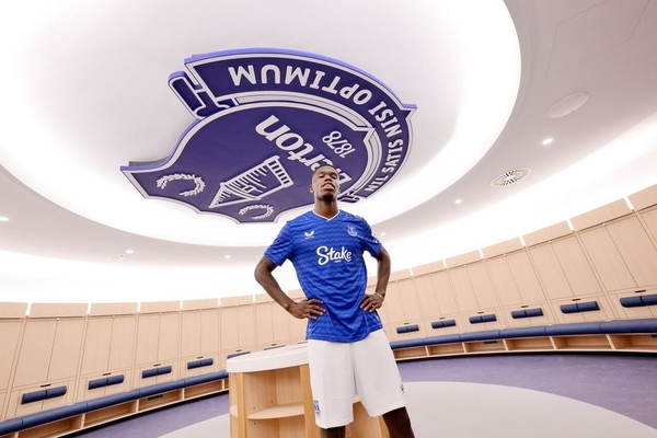 Everton Confirms Signing of Striker Thierno Barry