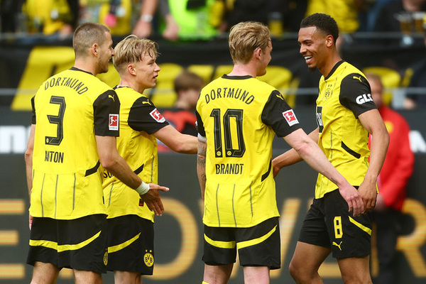 Borussia Dortmund cruise past Holstein Kiel