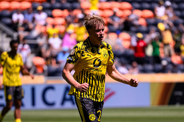 Dortmund Wins and Capitalizes on Other Results to Secure Top Spot