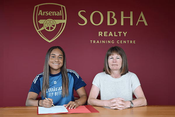 Arsenal Signs Olivia Smith for World-Record Fee