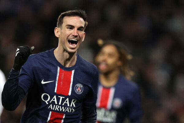 Paris SG Secures Narrow Victory Over Toulouse in Ligue 1 Showdown