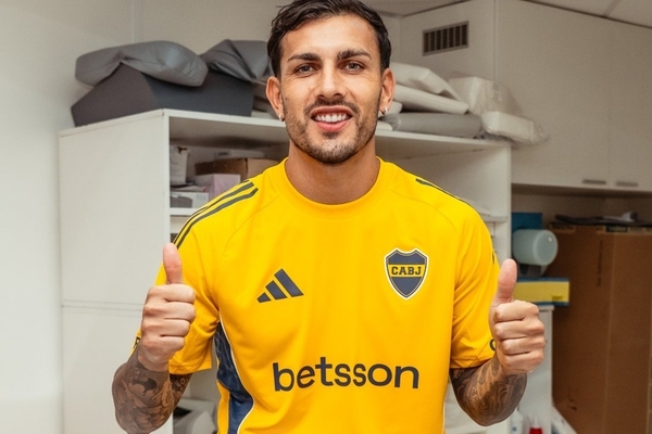 Homecoming: Leandro Paredes Signs with Boca Juniors, Welcomed by Over 50,000 Fans at La Bo...