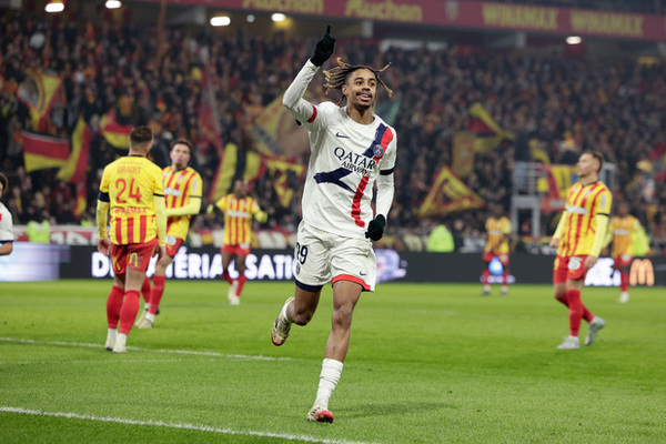 Paris SG Secures Tense Victory Over Lens in Ligue 1 Showdown